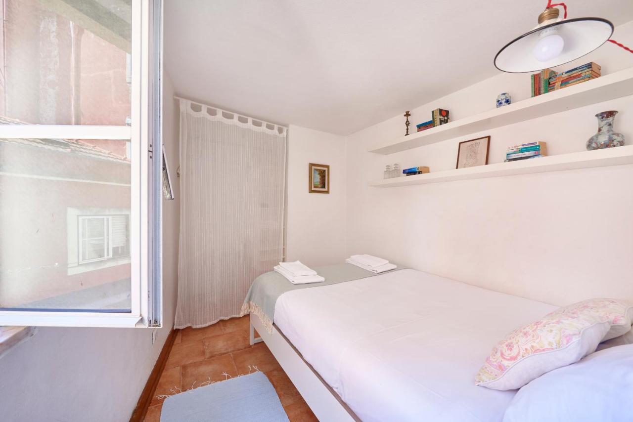 Light Filled Apartment Near Chiado, By Timecooler Лісабон Екстер'єр фото